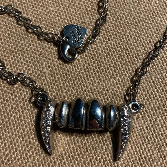 Rock rebel fang necklaces - Picture 5 of 5